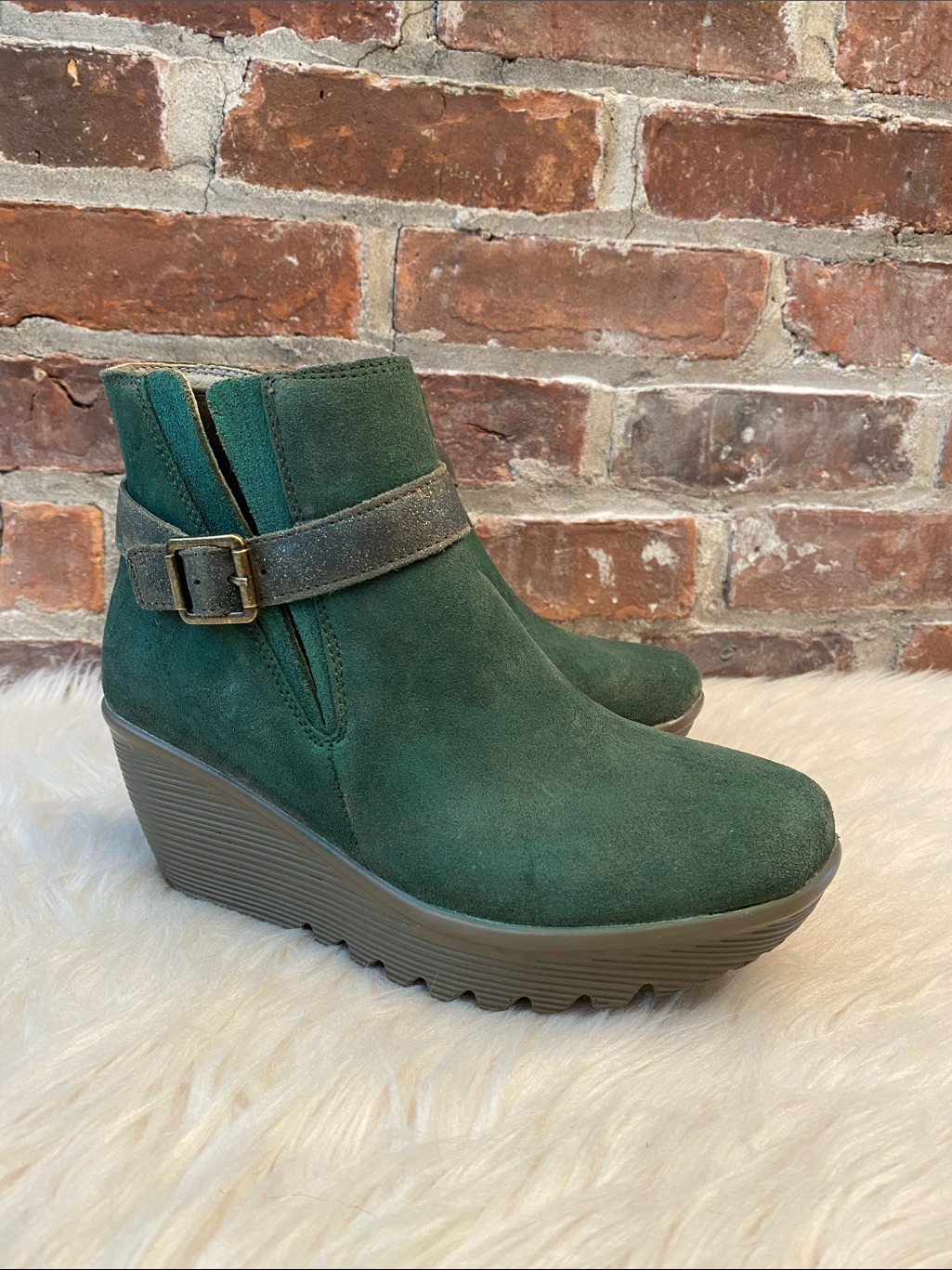 Skechers Suede Parallel Wedge Ankle Boots Day Date Olive  Size 7
